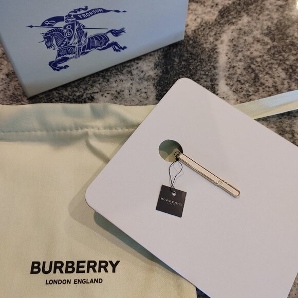 Burberry Tie Clip - Pre-owned in very good condition. - Picture 1 of 16